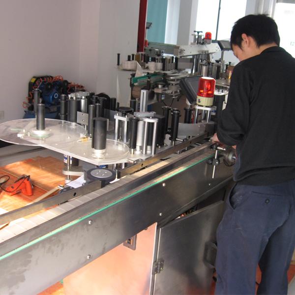 د اوبو بوتلونو لپاره د بوتل جلا کونکي سره د سیمنز PLC اتوماتیک لیبل کولو ماشین