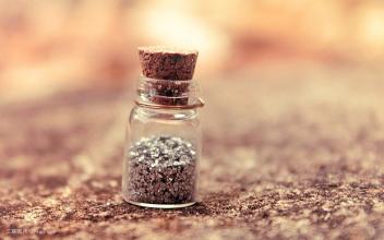 د لوړ سرعت SUS304 اقتصاد اتومات جار او بوتلونه د سټیکر چپکولو لپاره د وایل لیبل کولو ماشین