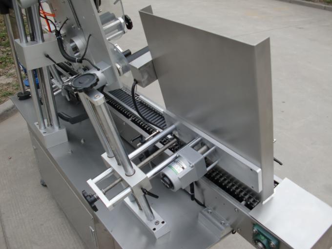 د لوړ سرعت کوچني ګرد کین کین لیبل چپکونکي ماشین ، د کاسمیټکس لپاره د سترګو تور بوتل لیبل سټیکر ماشین