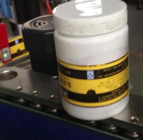 د ګرد سوګر جار لپاره د بوتل لیبل کولو ماشین ، د بوتل کولو او لیبل کولو ماشین