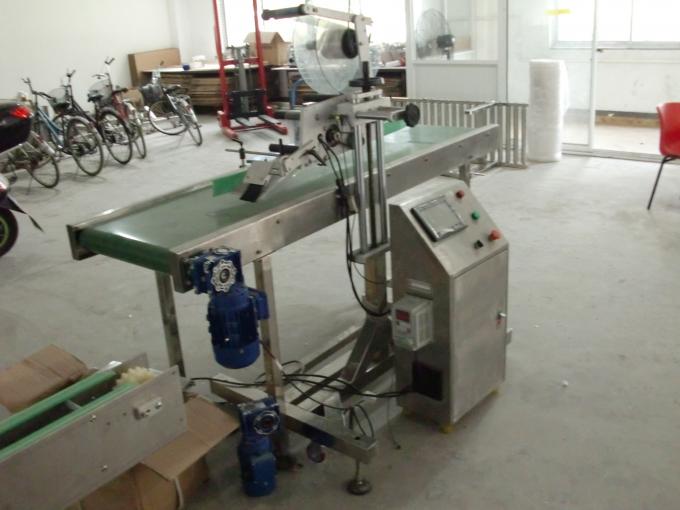 د جدول سر ځان چپکونکي سټیکر فلیټ سطح لیبل غوښتونکی د پیجینګ ماشین تغذیه کولو توکو سره