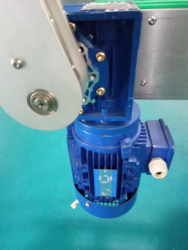 د SUS304 کابینې دوه اړخونو مربع بوتل سټیکر لیبل کولو ماشین د شخصي پاملرنې محصولاتو سره