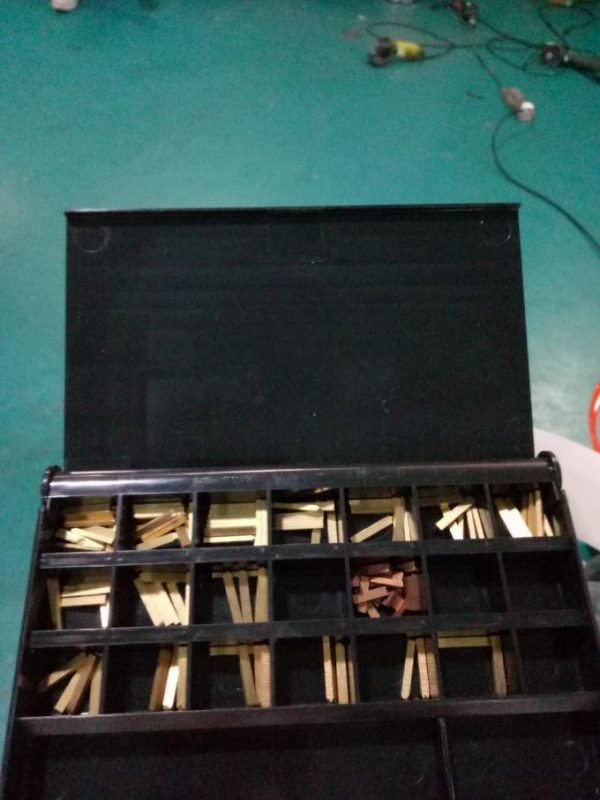 د پاagingې کولو آلې او کوډینګ ماشین سره لیبل اتومات ډوبل اړخ سټیکر لیبل کولو ماشین