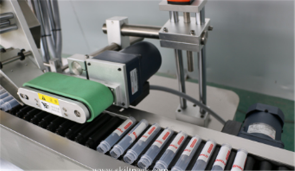 د سرو موټرو وایل سټیکر لیبل کولو ماشین اتومات سیټیکسر امپول ټیوب