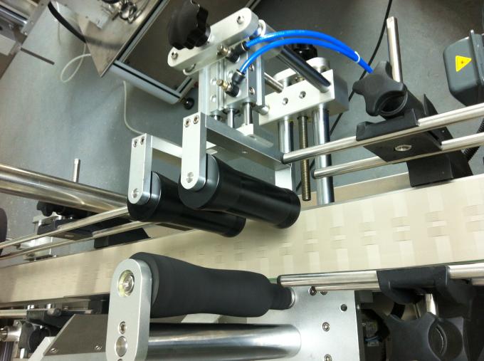 د شیشې بوتل خپل ځان چپکونکي سټیکر لیبل کولو ماشین ، د شیشې جار لیبل کولو ماشین