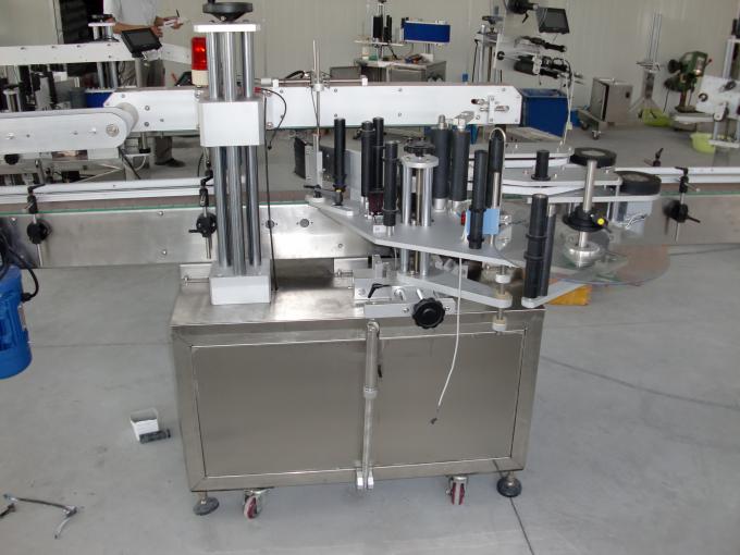 د پلاستيک او شیشې بوتلونه PLC د اتوماتیک ډبل اړخ سټیکر لیبل کولو ماشین سرو موټرو کنټرولوي