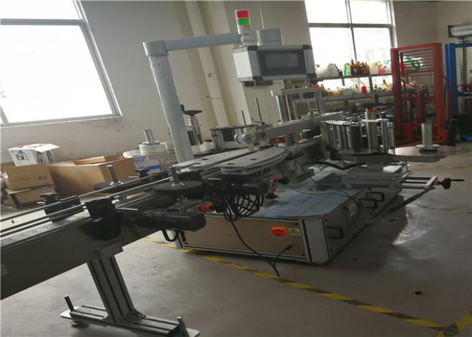 د کیمیکل لپاره د ځان چپکونکي سټیکر لیبل کولو ماشین ، د اوبو پلاستيکي بوتل سټیک 3 لیبلونه