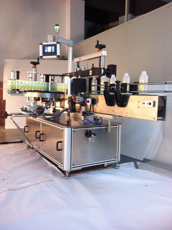 د چین څښاک مربع بوتل لیبل کولو ماشین دوه اړخیزه سټیکر لیبلر سپلونکی