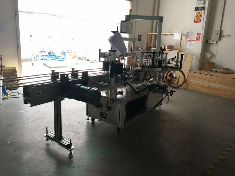 د چین فلیټ بوتل فشار حساس لیبل کولو ماشین یو اړخ یا دوه اړخونو عرضه کونکی