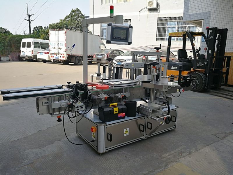 د چین شیمپو بوتل ډبل اړخ چپچې لیبل کولو ماشین بشپړ اتومات چمتو کونکی